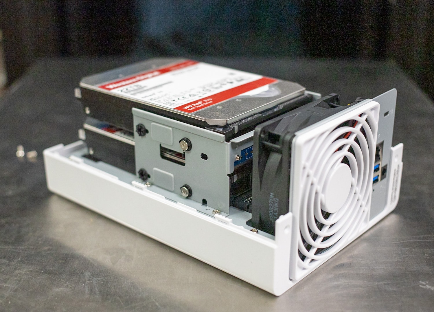 Synology-DS223j-2-khe-cam-o-cung